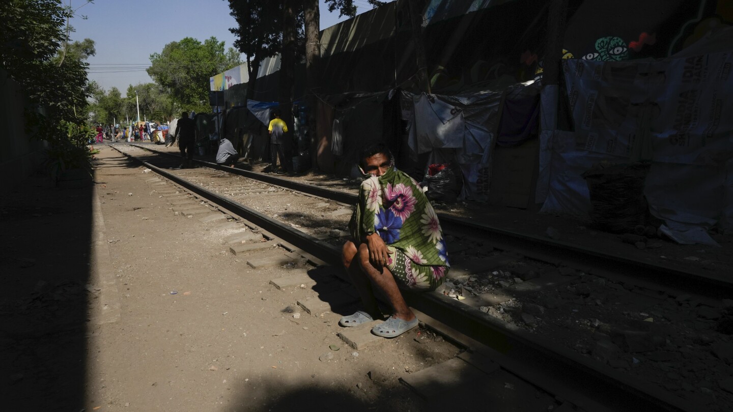 Los venezolanos están cada vez más varados en México, lo que explica la disminución de los cruces ilegales a Estados Unidos.