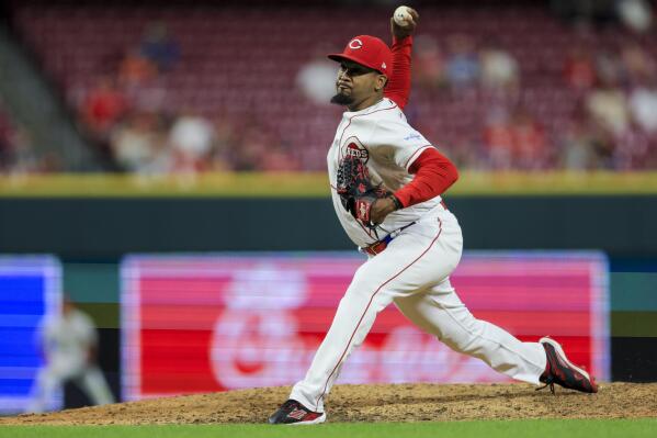 Buck Showalter ejected for 1st time as Mets manager during team's 7-6 loss  to Reds