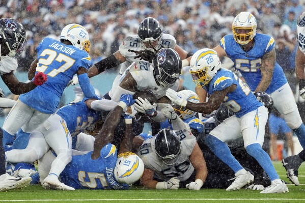 Titans running back Derrick Henry calls Nick Chubb's knee injury  unfortunate