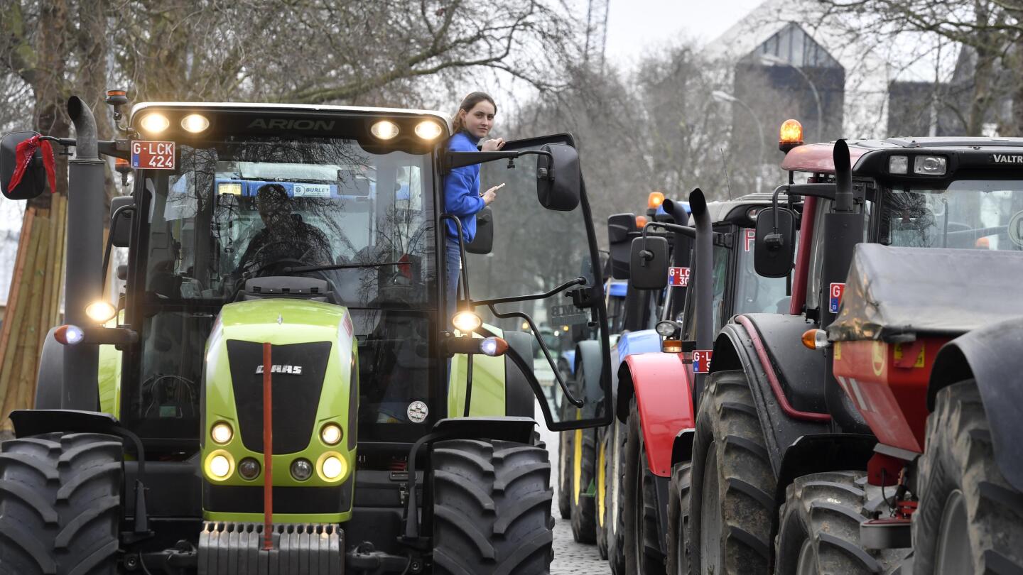 Massive farmers protest disrupts Brussels traffic