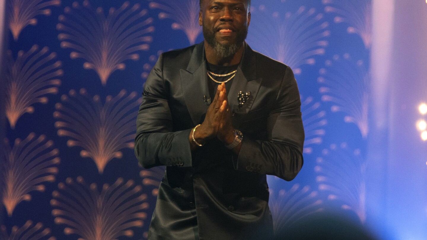 Kevin Hart receives the Mark Twain Award for American Humor