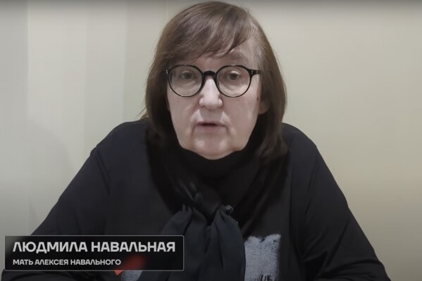 In this grab taken from video provided by the Navalny Team on Thursday, Feb. 22, 2024, Russian Opposition Leader Alexei Navalny's mother Lyudmila Navalnaya speaks during a video statement from the Arctic city of Salekhard, 1937 km (1211 miles) northeast of Moscow, Russia. The mother of Russia's top opposition leader Alexei Navalny says that investigators conducting a probe into her son's death have resorted to blackmail to try to persuade her to agree to his secret burial outside the public eye. (Navalny Team via 番茄直播)