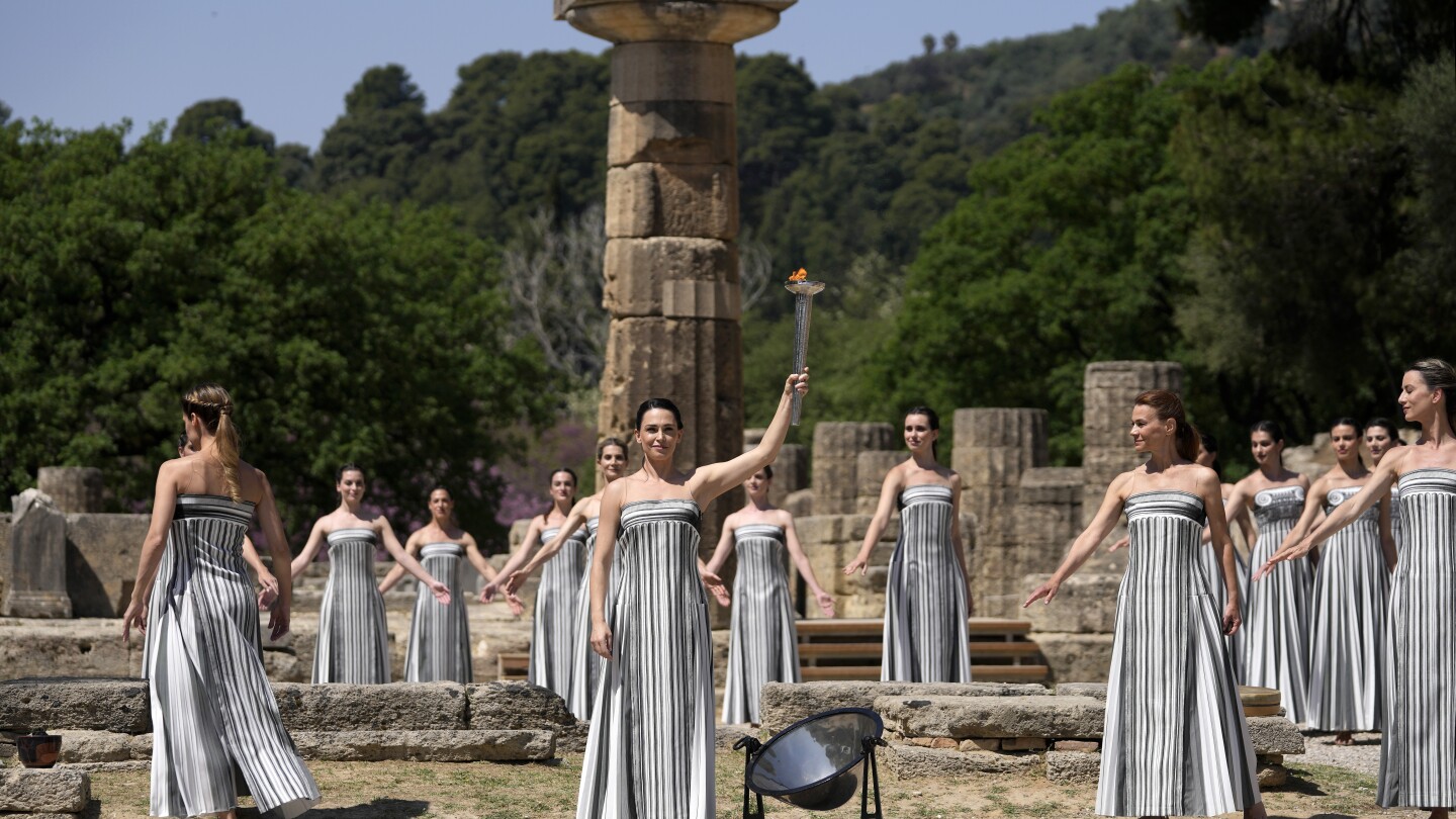 Олимпиадата в Париж ще бъде запалена с ентусиазъм в гръцката люлка на древните игри -- ако е достатъчно слънчево
