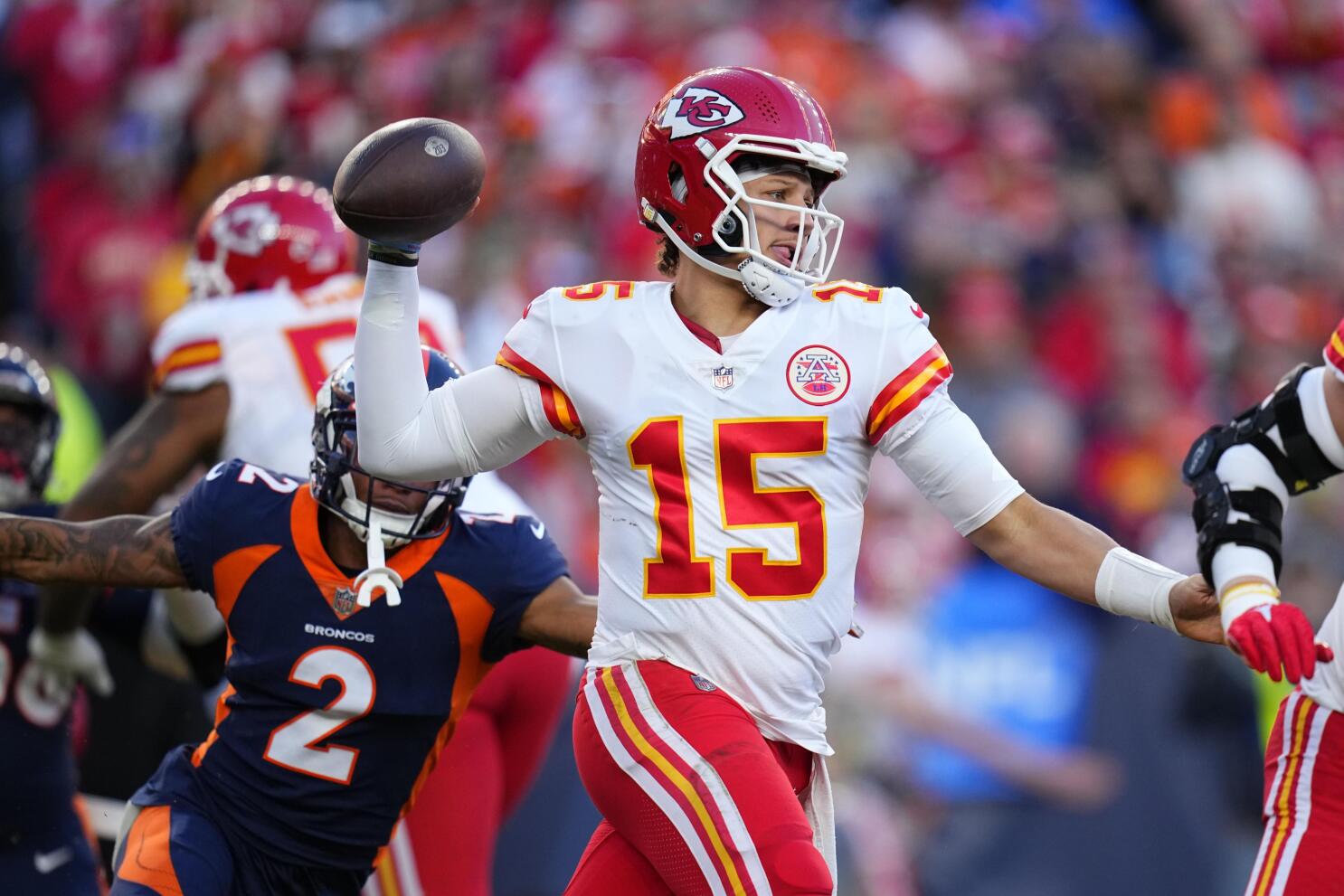 Mahomes, Chiefs outlast Broncos 34-28; Wilson concussed