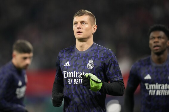 Real Madrid's Toni Kroos warming up prior the Champions League round of 16 first leg soccer match between RB Leipzig and Real Madrid at the Red Bull arena stadium in Leipzig, Germany, Tuesday, Feb. 13, 2024. (APPhoto/Matthias Schrader)