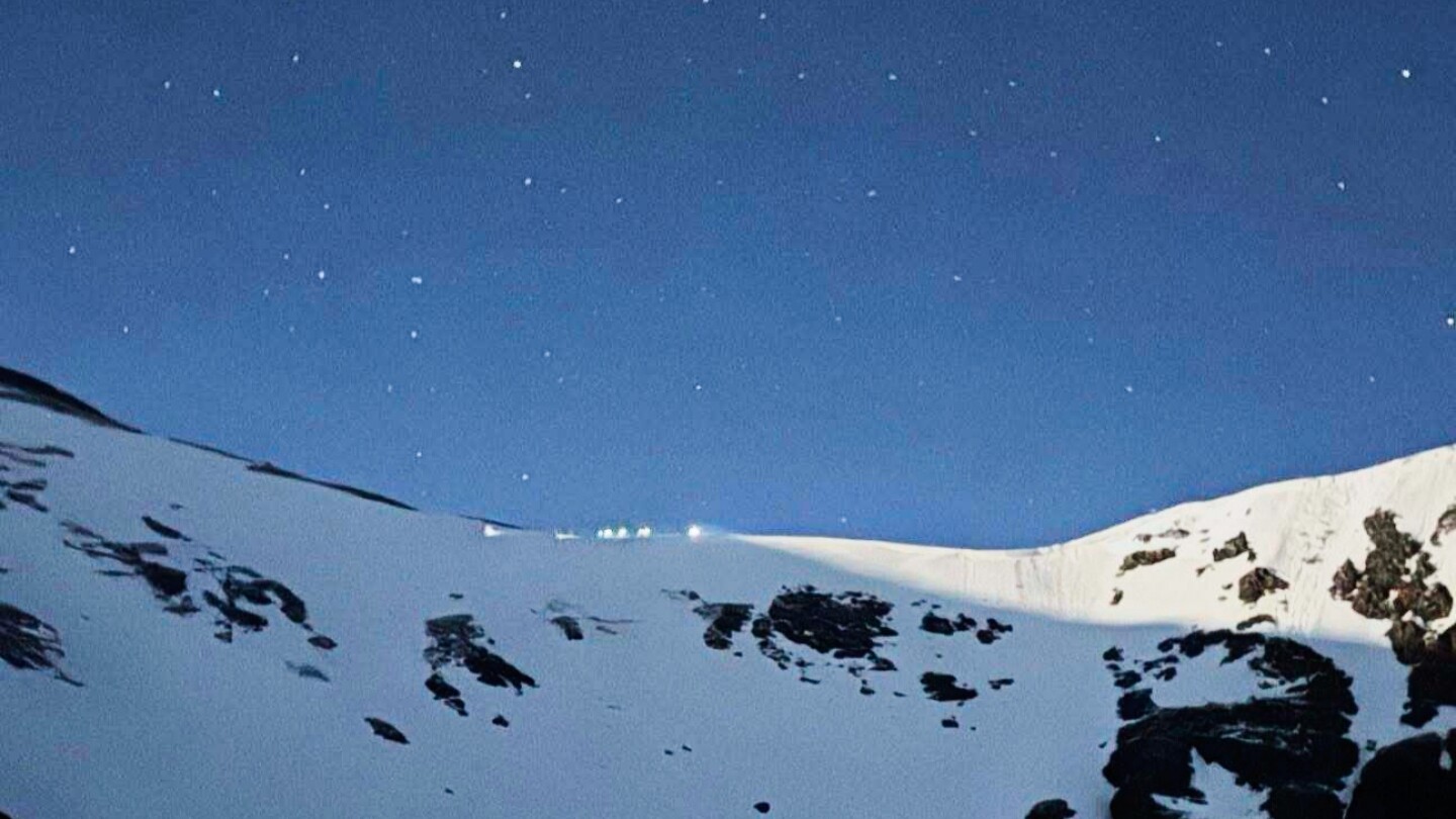 NextImg:Men hit by lightning plucked from mountain in record-high Colorado helicopter rescues
