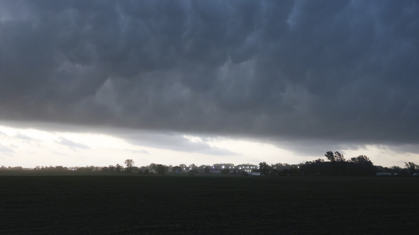 Severe Weather Alert: Potential Tornadoes in Oklahoma and Texas, Extreme Heat in South Texas