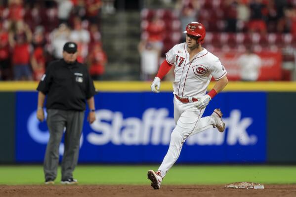 Reds manager Bell says Suarez to get start at shortstop and it may be  long-term move