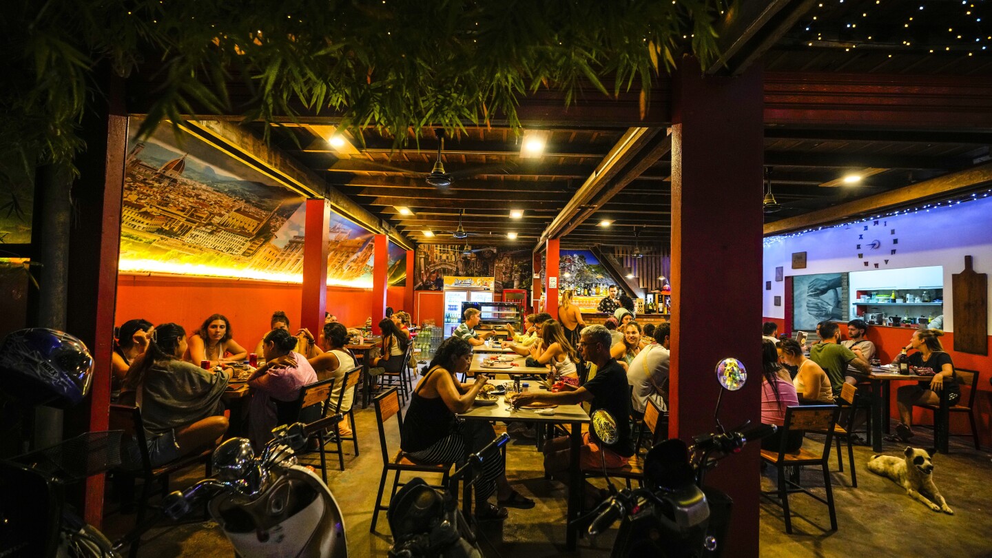 Laos alcohol poisoning: American and Australian tourists die, death toll rises to 4