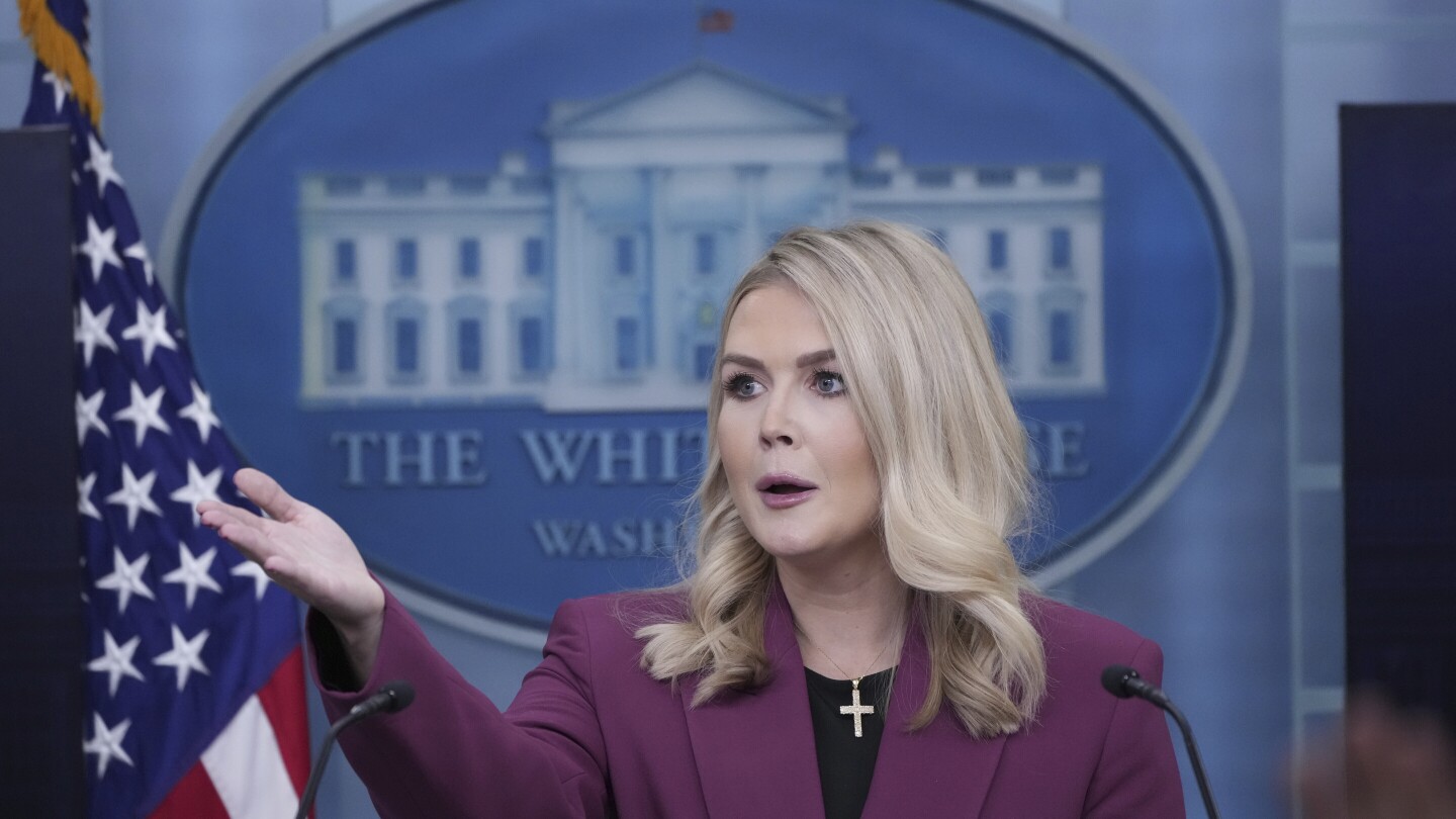 Karoline Leavitt, la secretaria de Prensa más joven de la Casa Blanca,  debuta en su nuevo cargo | AP News