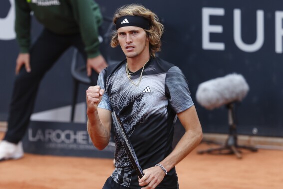 Germany's Alexander Zverev reacts during his first round match against Slovakia's Alex Molcan at the Hamburg Open tennis tournament in Hamburg, Germany, Tuesday, July 25, 2023.(Frank Molter/dpa via AP)