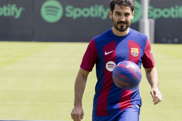 FILE - German midfielder Ilkay Gundogan controls the ball during the official presentation after signing for FC Barcelona in Barcelona, Spain, Monday, July 17, 2023. (AP Photo/Joan Monfort, File)