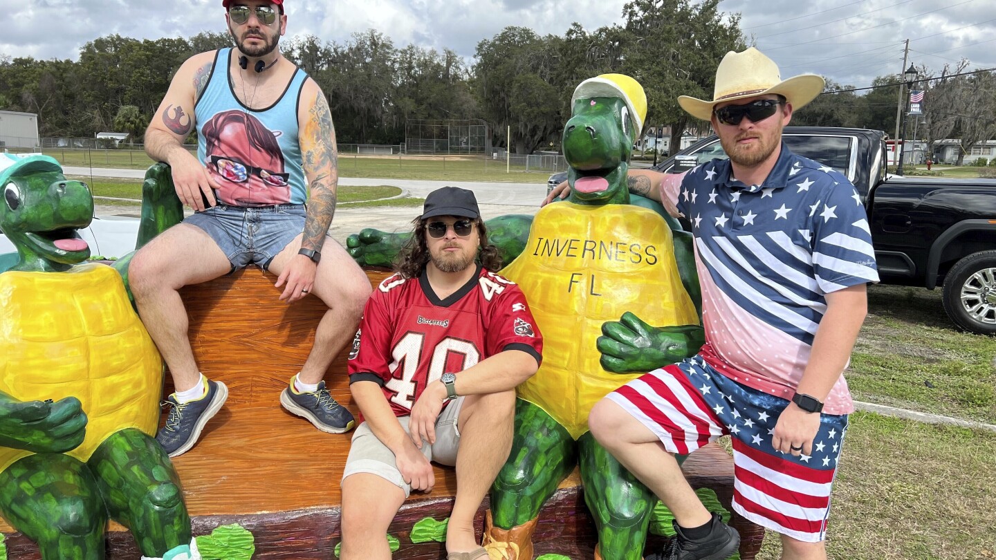 На Florida Man Games екипи с потници се състезават в избягване на полицията, борба на бира