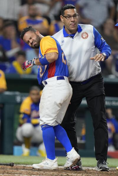 Houston Astros' Jose Altuve has broken right thumb, needs surgery