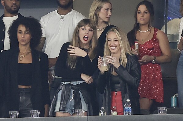 CORRECTS TO BRITTANY MAHOMES NOT BLAKE LIVELY - Taylor Swift, second from left, and Brittany Mahomes, second from right, watch play between the New York Jets and the Kansas City Chiefs during the second quarter of an NFL football game, Sunday, Oct. 1, 2023, in East Rutherford, N.J. (AP Photo/Adam Hunger)