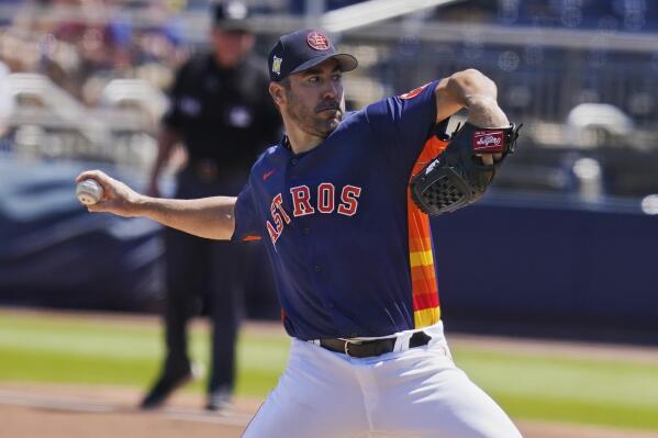 Lockout experience fuels Astros' Baker's unorthodox approach