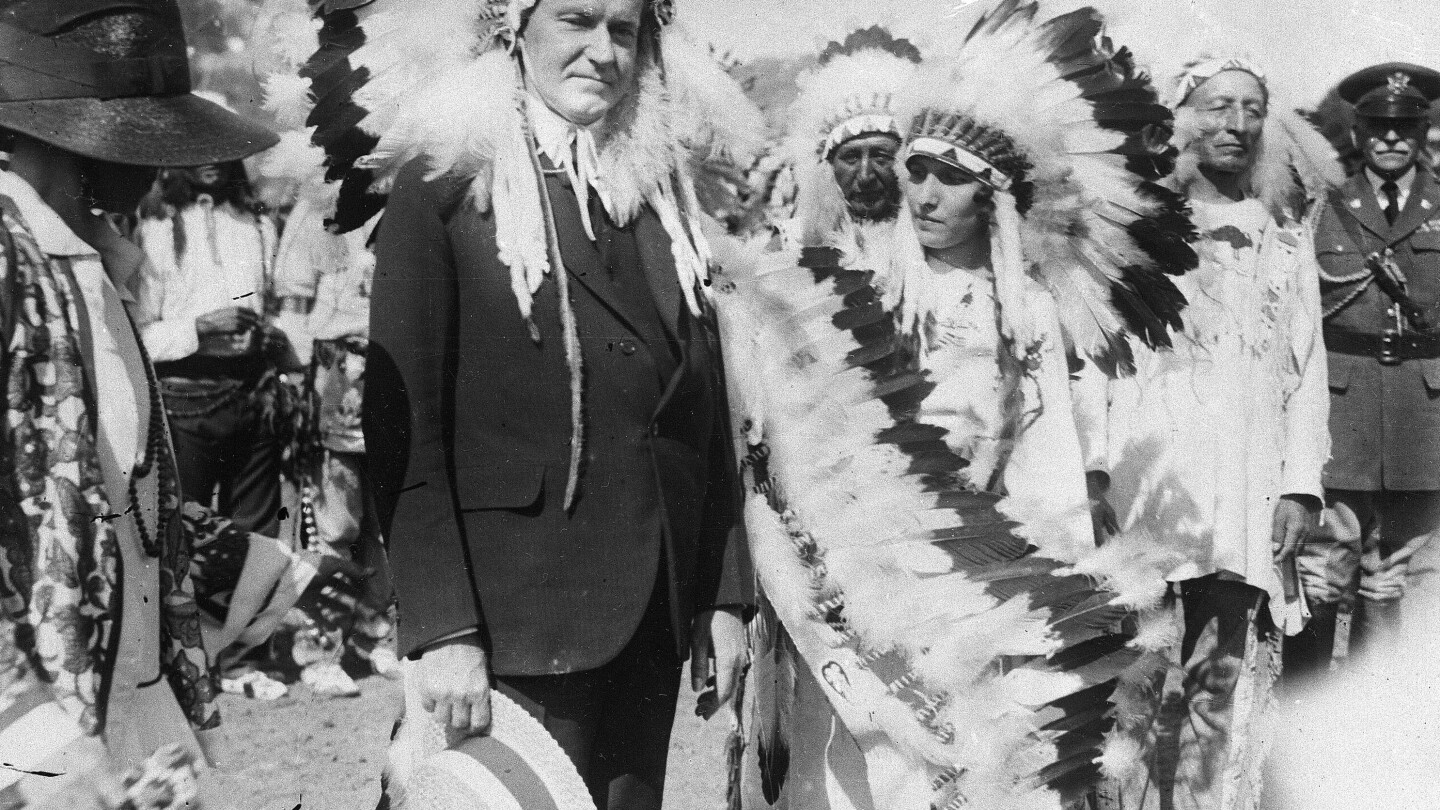 Преди 100 години американското гражданство за индианците дойде без право на глас в суинг щатите
