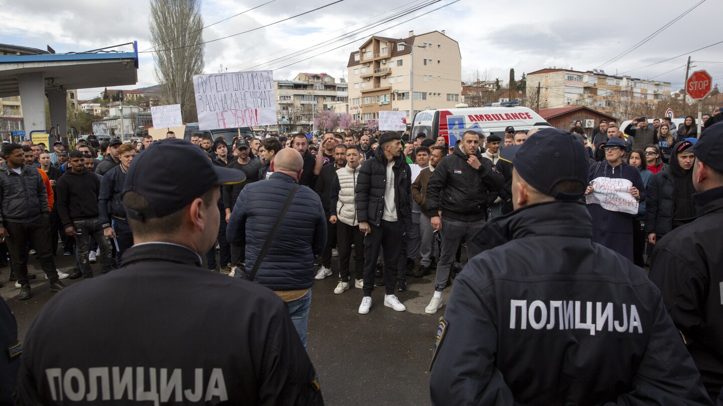 Северна Македония призовава за спокойствие, когато смъртните случаи на пожар на нощта предизвикват протести 