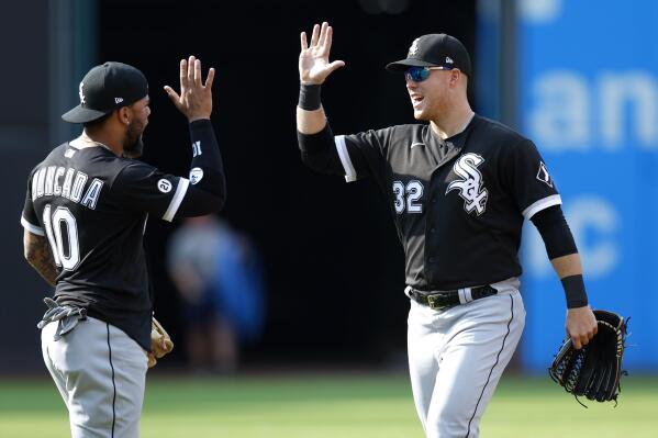 White Sox pound 5 homers, rock Central-leading Guardians 8-2