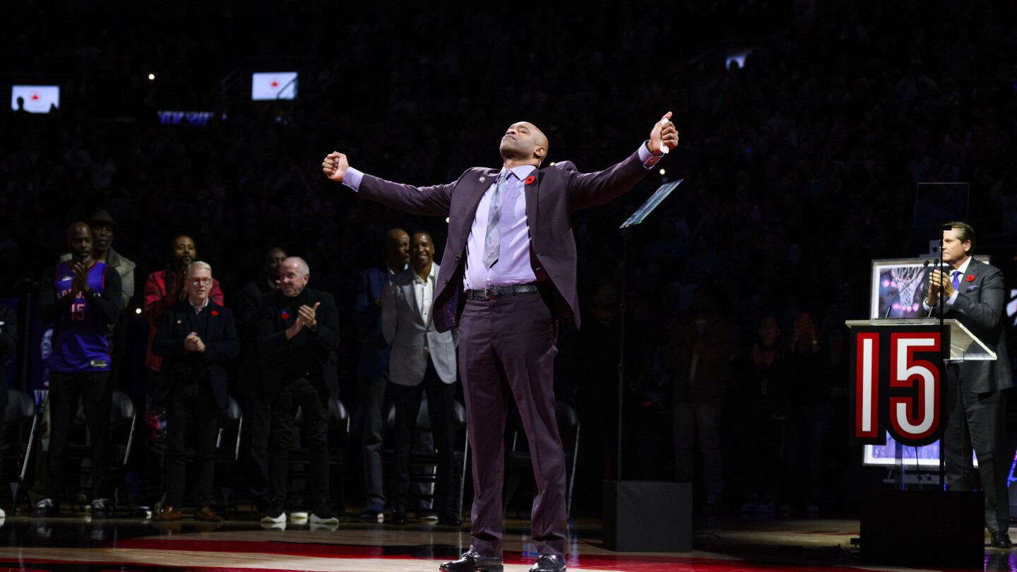 Toronto Raptors retire Vince Carter's No. 15 on emotional night