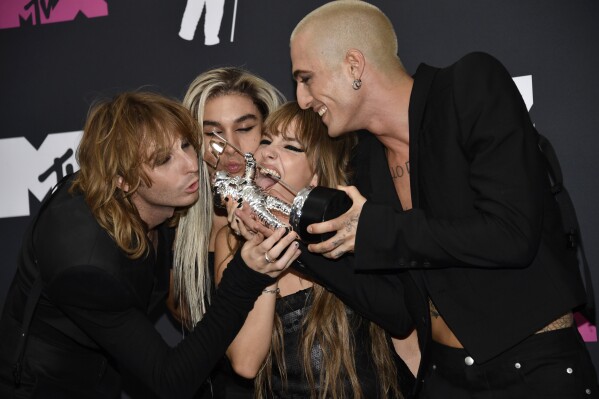 Maneskin, winner of the award for best rock for "The Loneliest", pose in the press room at the MTV Video Music Awards on Tuesday, Sept. 12, 2023, at the Prudential Center in Newark, N.J. (Photo by Evan Agostini/Invision/AP)