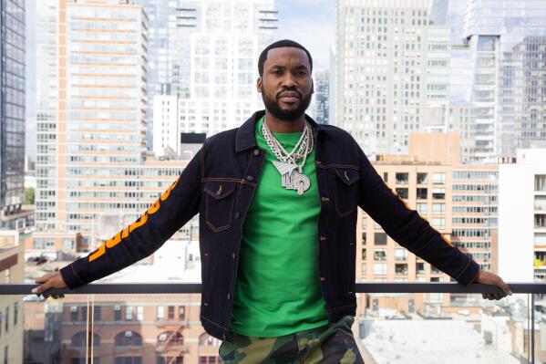 WHAT'S ON THE STAR? Rap on Instagram: Meek Mill bowling outfit