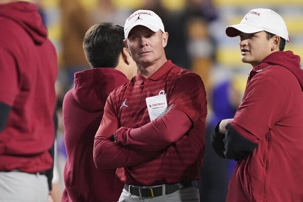 Oklahoma head coach Brent Venables watches warmups before an NCAA college football game against LSU in Baton Rouge, La., Saturday, Nov. 30, 2024. (AP Photo/Gerald Herbert)