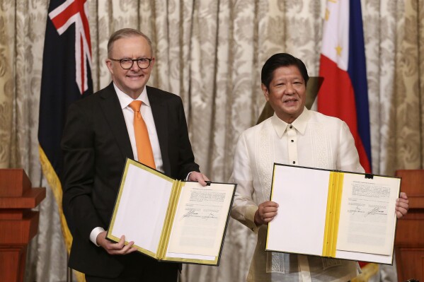 Australia's Prime Minister Anthony Albanese, left, and Philippine President Ferdinand Marcos Jr., right, pose for a photo after signing the Memorandum of Understanding during his visit at the Malacanang palace in Manila Friday, Sept. 8, 2023. (Earvin Perias/Pool Photo via AP)