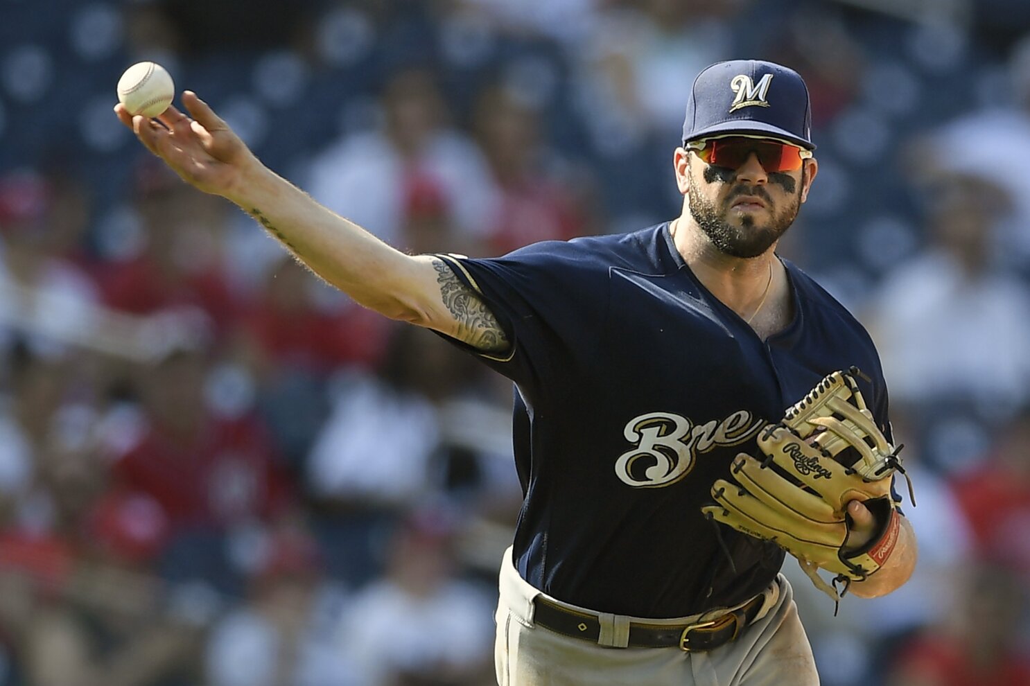 Sources: Third baseman Mike Moustakas returning to Brewers