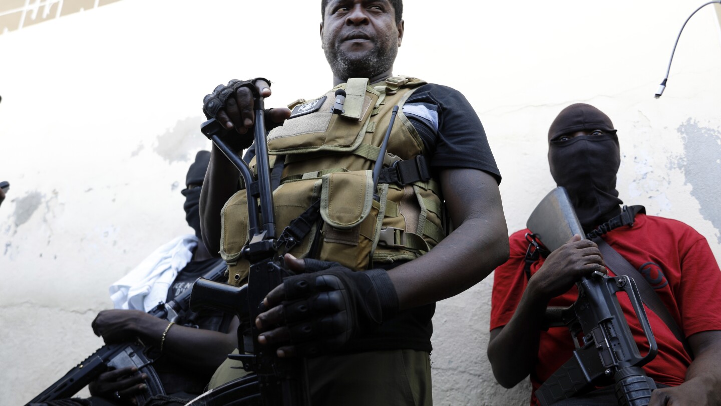 1 7 март 2024 г Бившият елитен полицай на Хаити Джими Шеризие