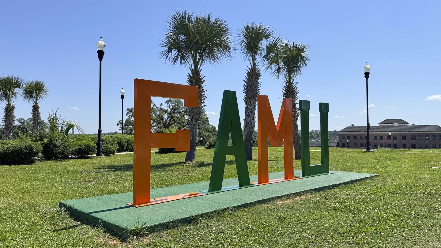 Студентите от единствения публичен кандидат за президент на HBCU в Florida с Desantis Ties 