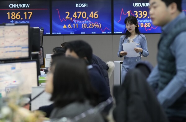 Live updates: China stocks fall, Japan, South Korea markets rise