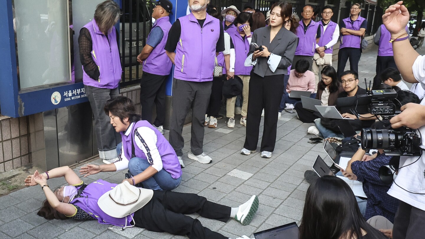 featured image thumbnail for post South Korean court gives prison sentences to 3 police officers over deadly 2022 Halloween crush