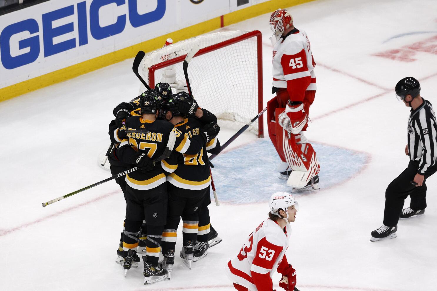 Bruins set NHL record with home win vs. Hurricanes