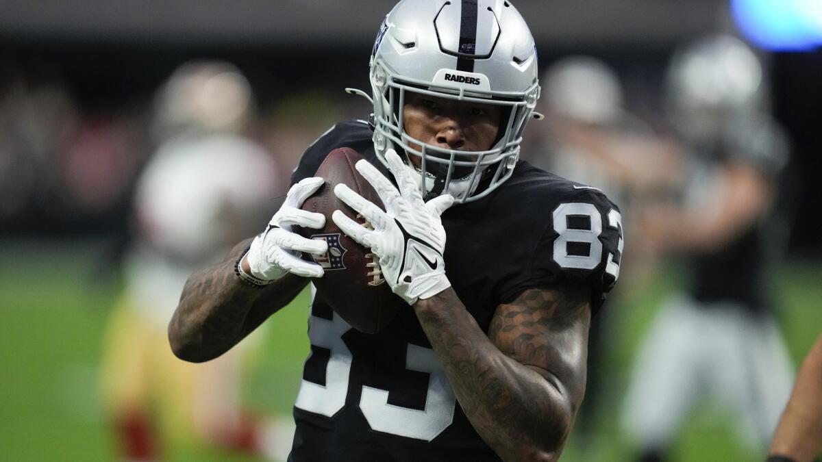 AP sources: Raiders set to trade Darren Waller to Giants