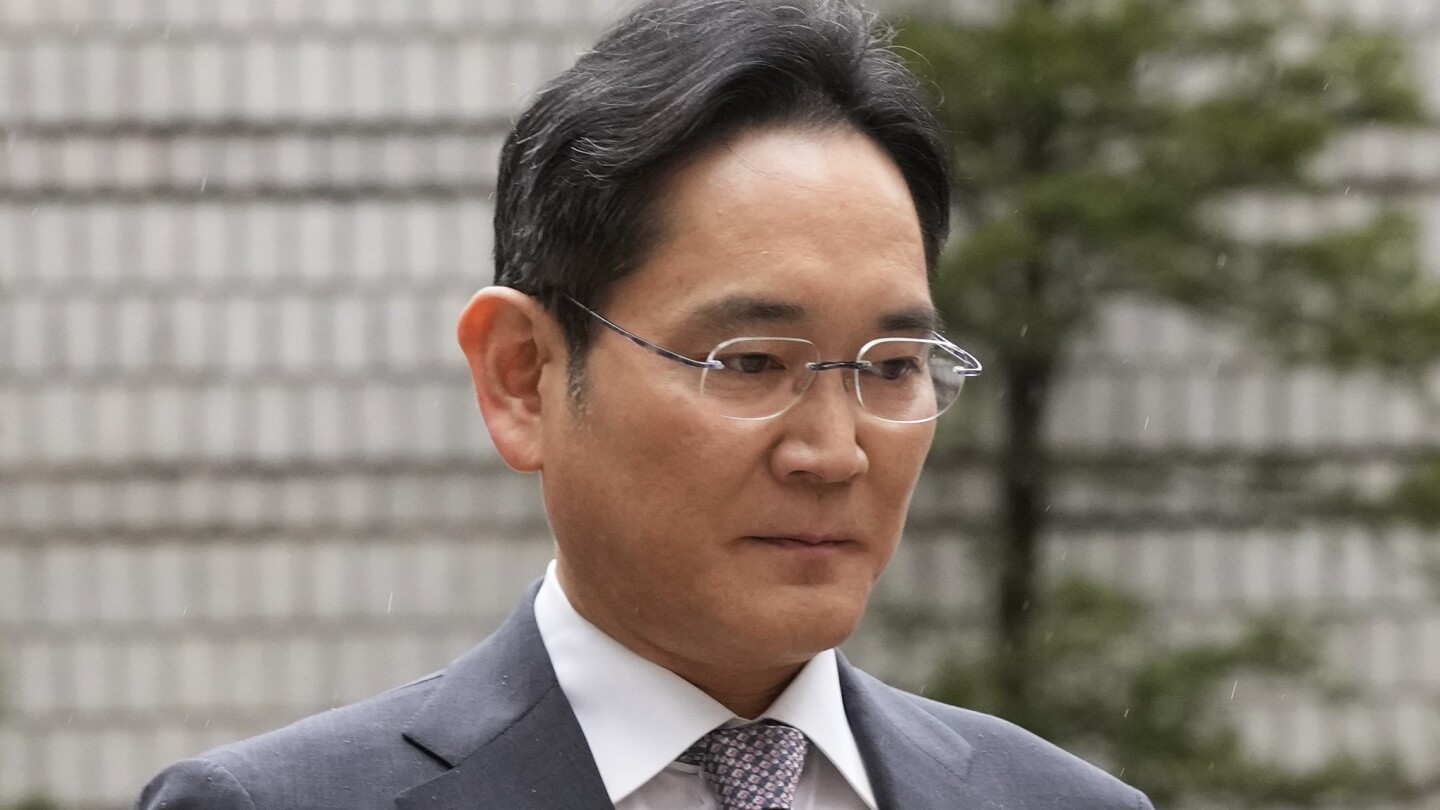 Шефът на Samsung Lee Jae-yong е оправдан за финансови престъпления, свързани със сливането през 2015 г.
