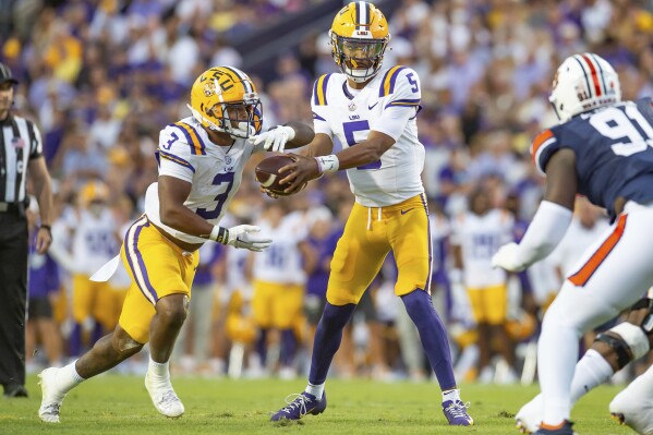LSU quarterback Jayden Daniels (50 hands off to running back Logan Diggs (3) during an NCAA college football game against Auburn in Baton Rouge, La., Saturday, Oct. 14, 2023. (Scott Clause/The Daily Advertiser via AP)