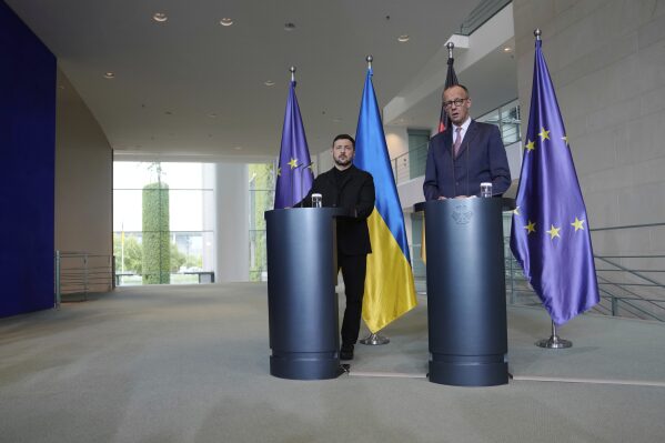 Germany's Chancellor Friedrich Merz, right, and Ukraine's President Volodymyr Zelenskyy attend a news conference at the chancellery in Berlin, Germany, Wednesday, May 28, 2025.(AP Photo/Markus Schreiber)
