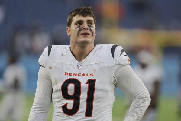 Cincinnati Bengals defensive end Trey Hendrickson (91) walks off the field following an NFL football game against the Tennessee Titans, Dec. 15, 2024, in Nashville, Tenn. (AP Photo/Stew Milne, File)