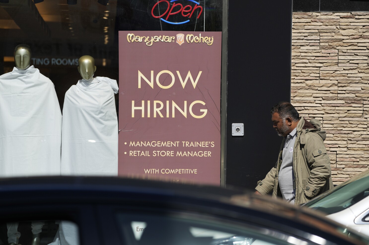 US unemployment claims dip
