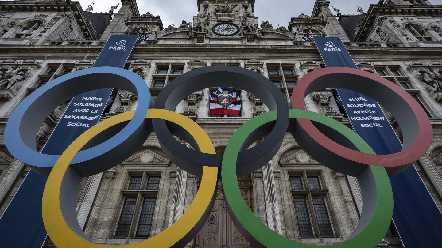 Paris irrite les critiques avec son projet de restreindre la circulation aux Jeux Olympiques, mais affirme que les habitants ne devraient pas fuir