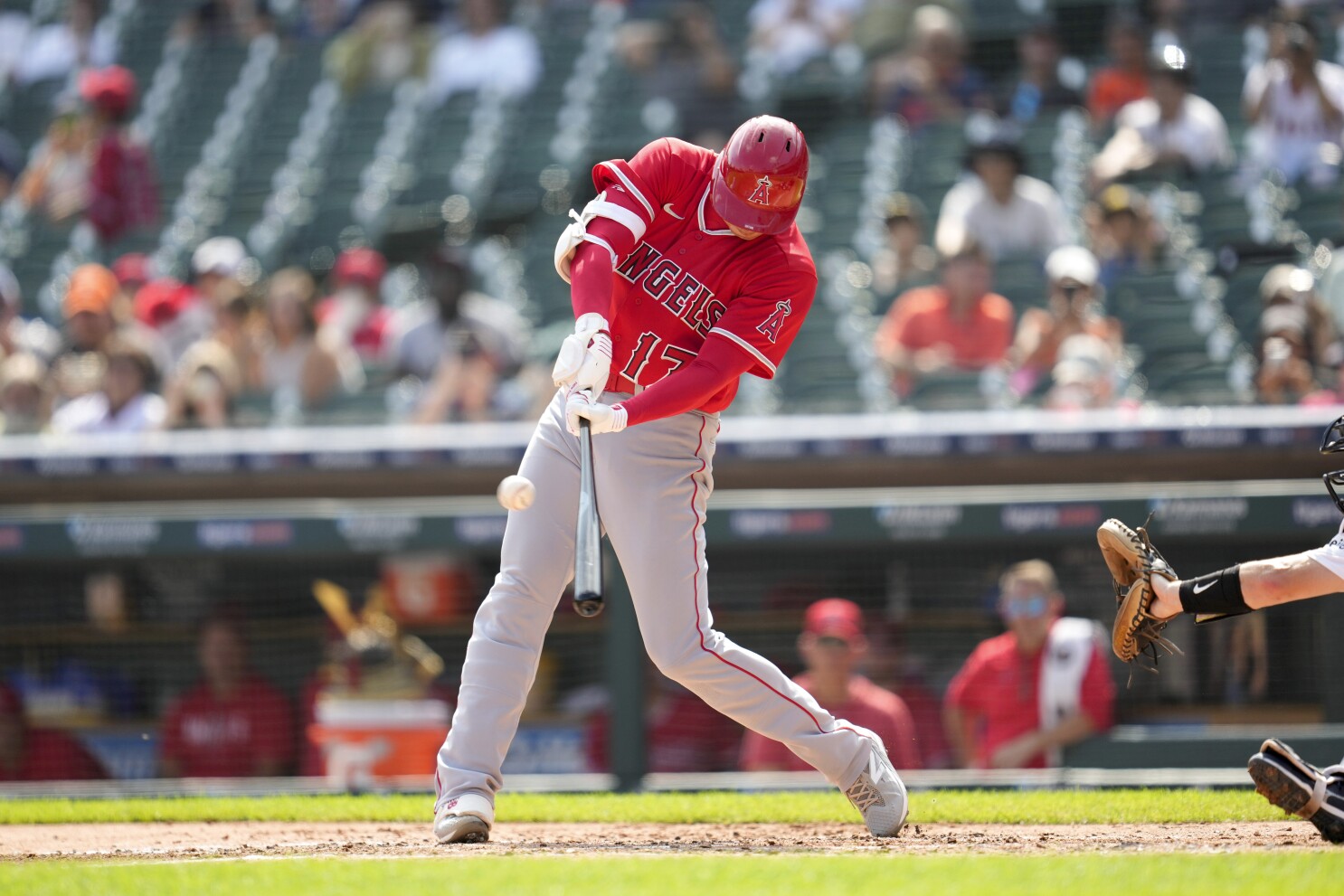 Shohei Ohtani pitches shutout hours after Angels get him help