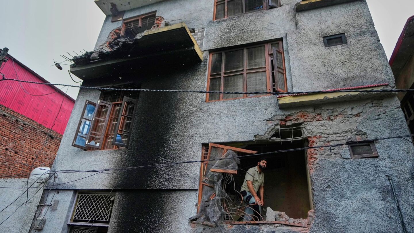 Indian and Pakistan troops swap intense artillery fire overnight