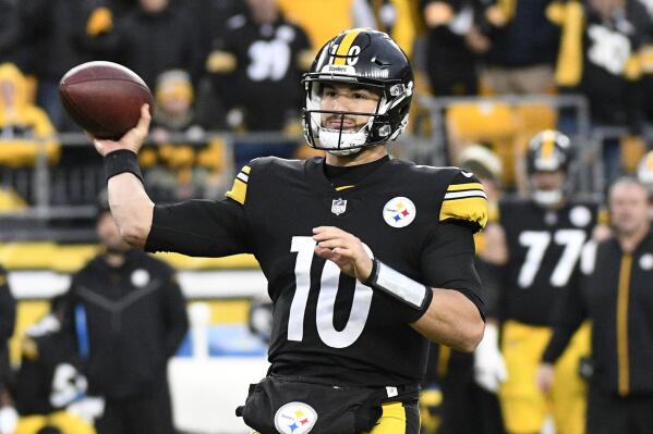 Pittsburgh Steelers quarterback Mitch Trubisky throws a pass during the second half of an NFL football game against the Baltimore Ravens in Pittsburgh, Sunday, Dec. 11, 2022. The Ravens won 16-14. (AP Photo/Don Wright)