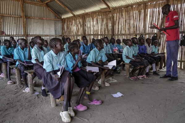 South Sudan closes schools after students collapse due to extreme heat | AP News