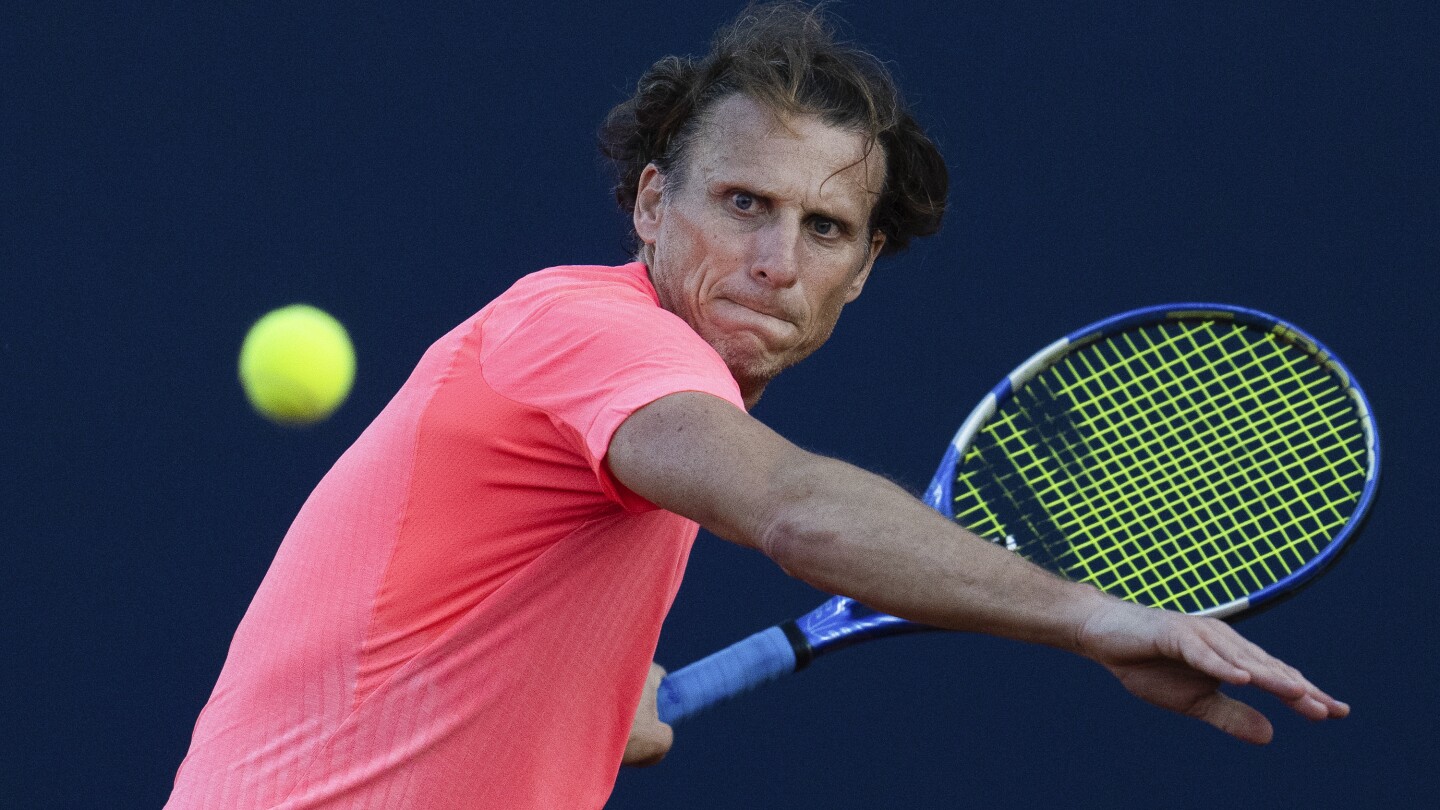 Forlán Debuts in Tennis, Eyes ITF Level Play