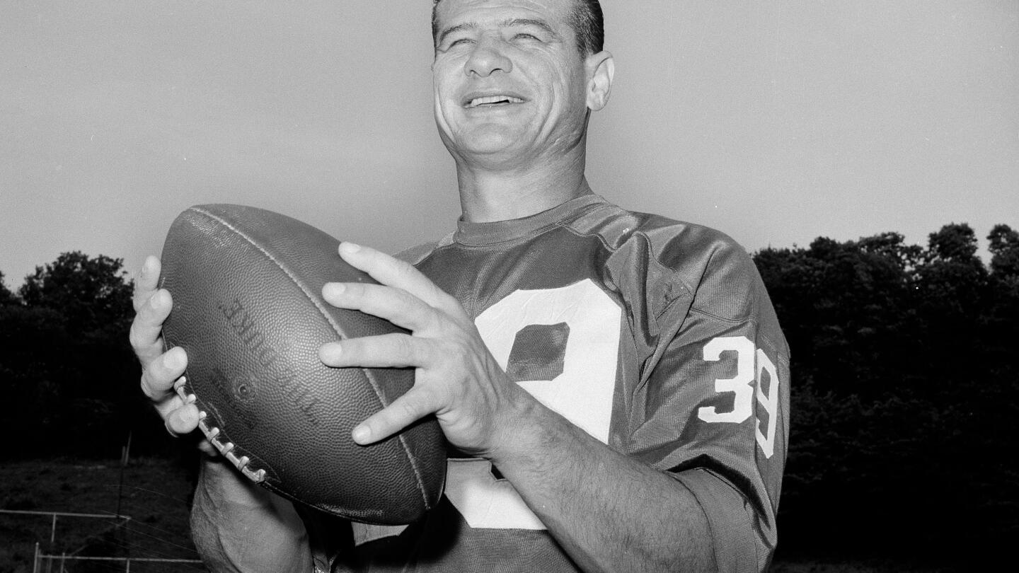 Today in Pro Football History: 1961: Giants Obtain Y.A. Tittle from 49ers