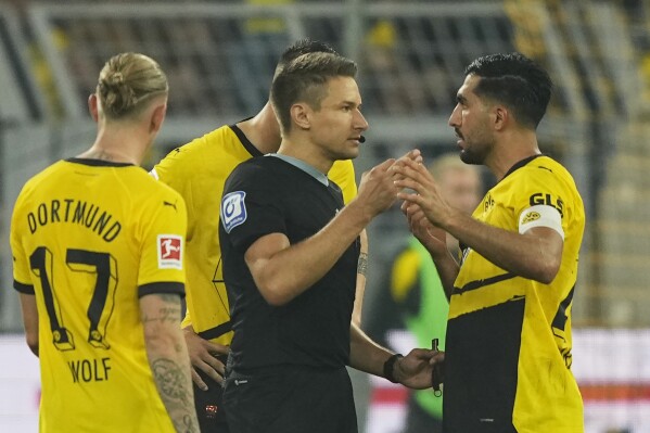 Dortmund's Emre Can, right, and Dortmund's Marius Wolf, argue with referee Tobias Reichel during the German Bundesliga soccer match between Borussia Dortmund and FC Heidenheim in Dortmund, Germany, Friday, Sept. 1, 2023. (AP Photo/Martin Meissner)