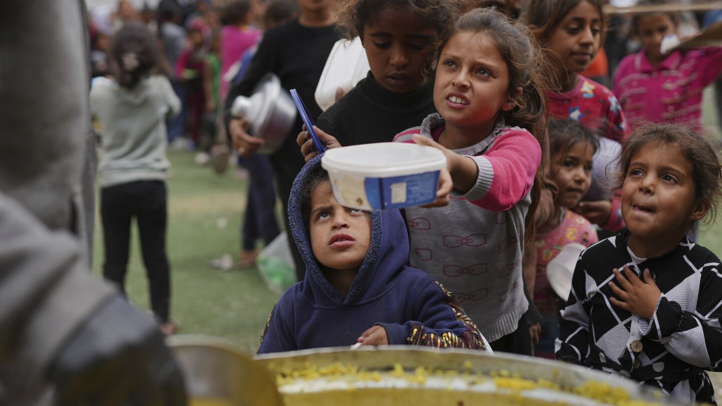 Israel afirma que completó un nuevo corredor de seguridad, aislando la ciudad más al sur de Gaza