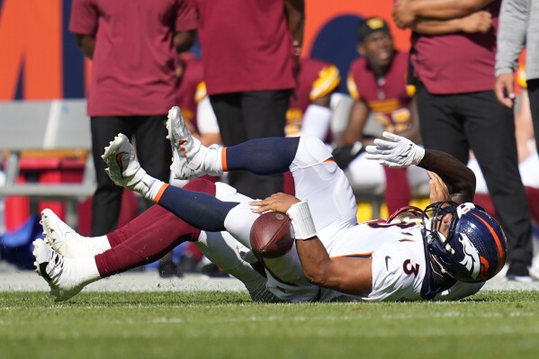 Washington Commanders cornerback Benjamin St-Juste (25) against the Denver  Broncos of an NFL football game Sunday September 17, 2023, in Denver. (AP  Photo/Bart Young Stock Photo - Alamy